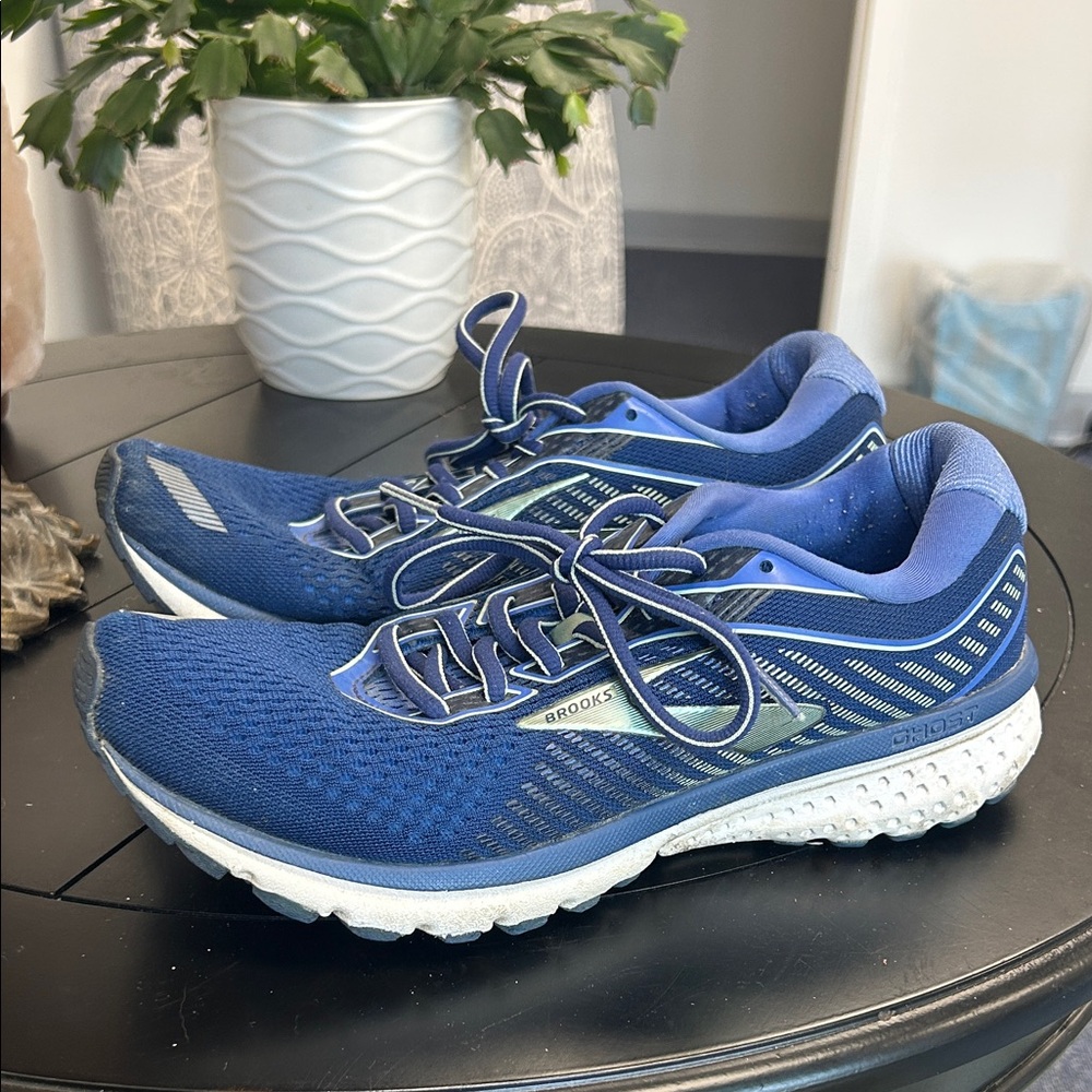 Brooks Women’s Running Shoes in Blue with White Soles 8 with damage